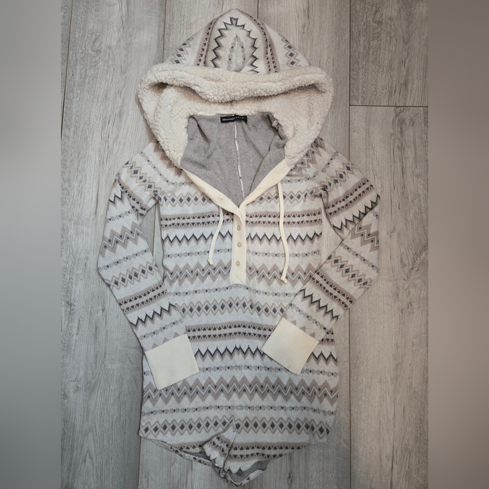 Abercrombie sherpa sleep romper